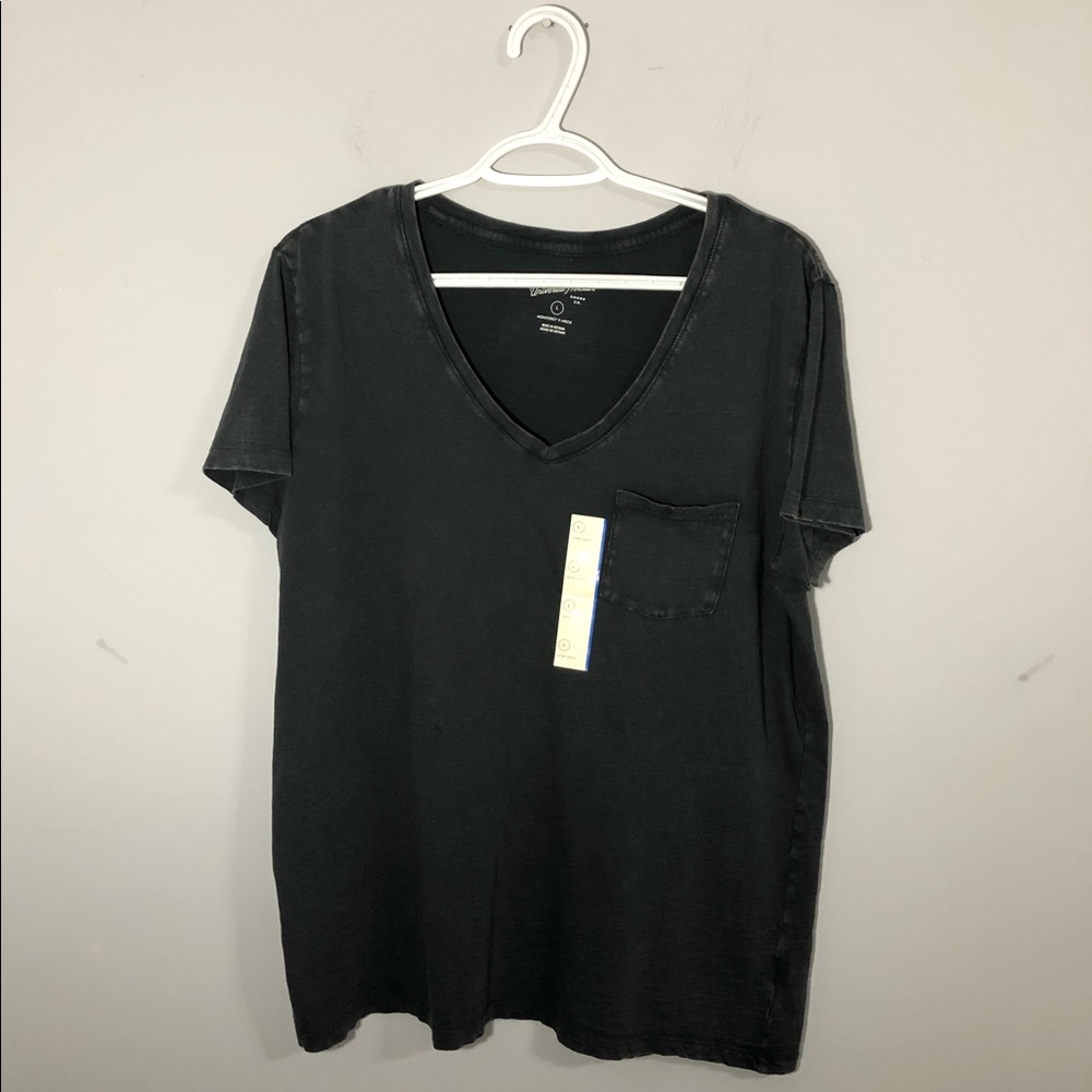 Universal Thread dark gray v-neck tee size L